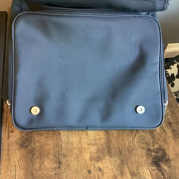 Kate Spade Messenger Laptop Bag🗽🏁🌹 - Picture 3 of 11